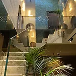Ξενοδοχείο Vico 4*